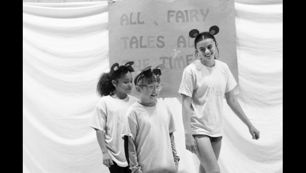The three blind mice narrated the stories. Taniah Curtis, Rafe Newsam, and Melaynee Geigle.